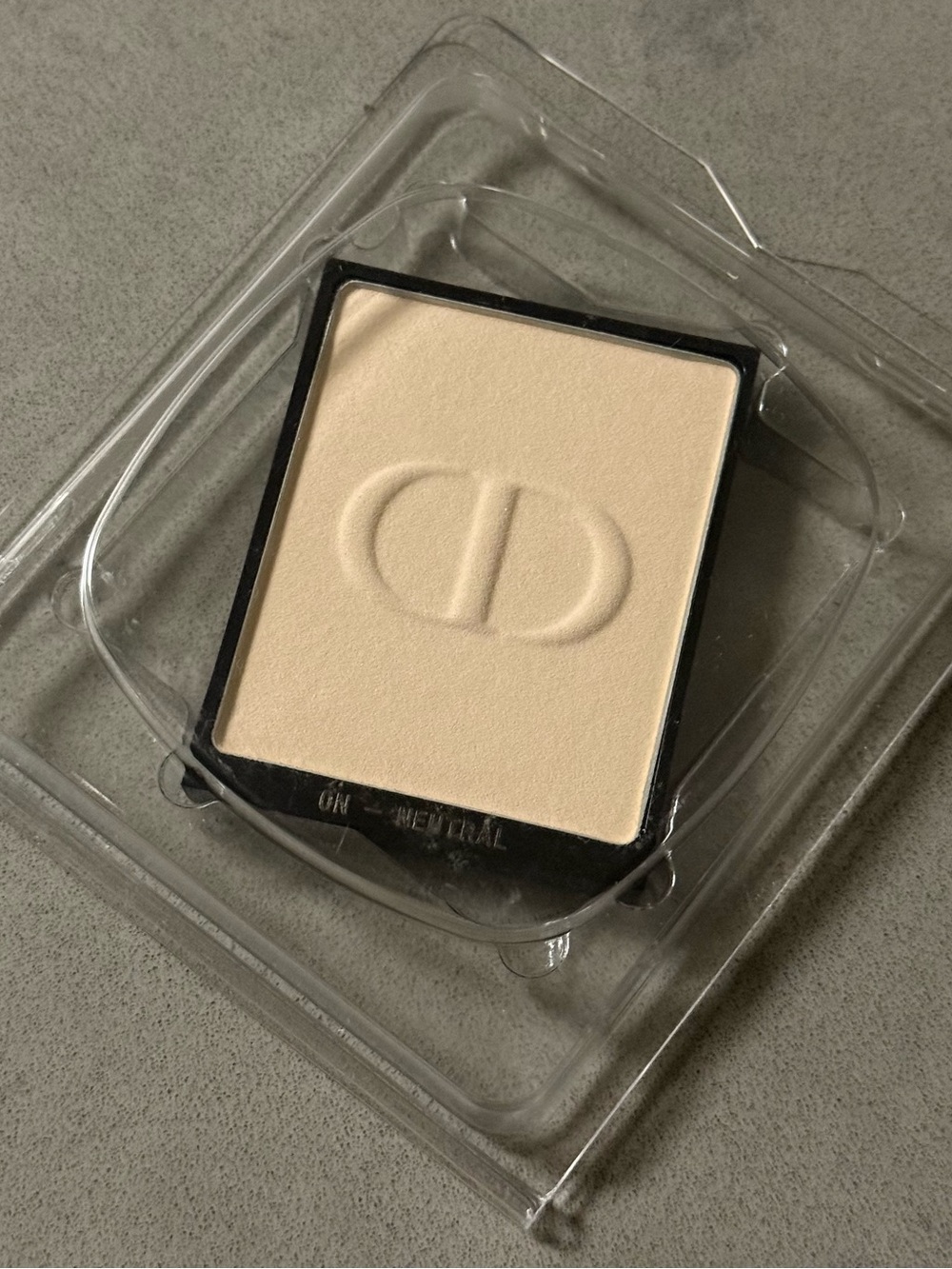0N Dior Forever Natural Velvet foundation powder